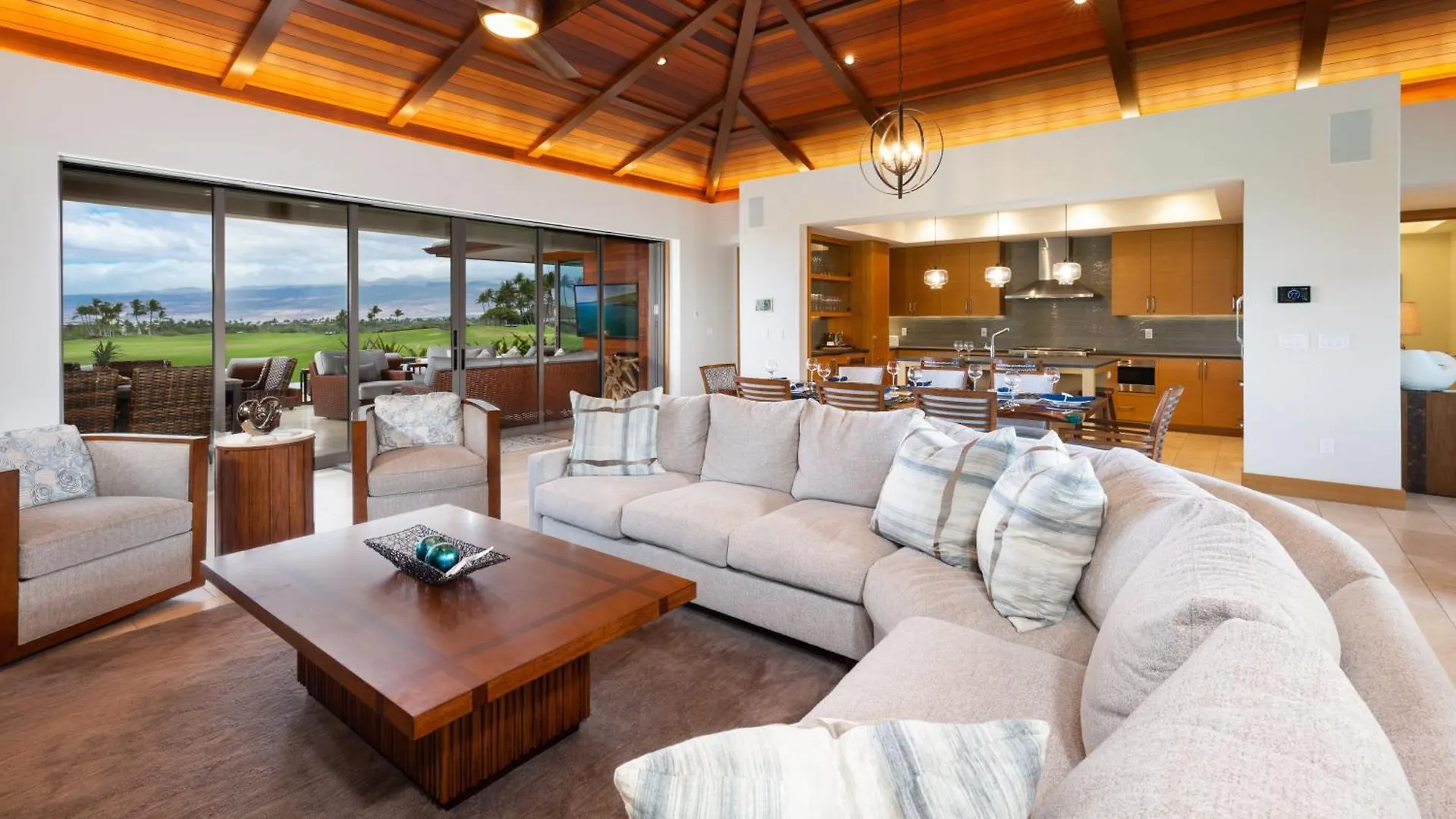 Holiday home Elegant Escape Elegant 4Br Laulea Home With Pool And Ocean View Waikoloa