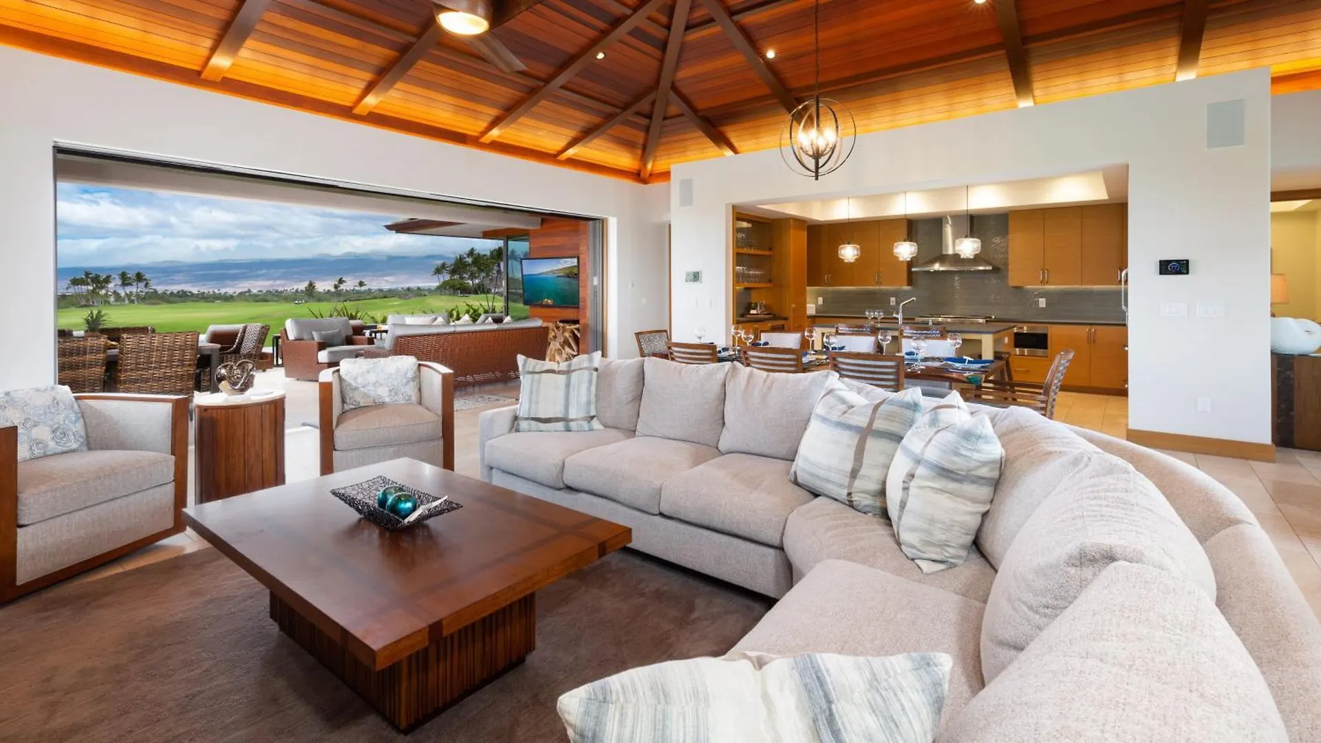 Holiday home Elegant Escape Elegant 4Br Laulea Home With Pool And Ocean View Waikoloa